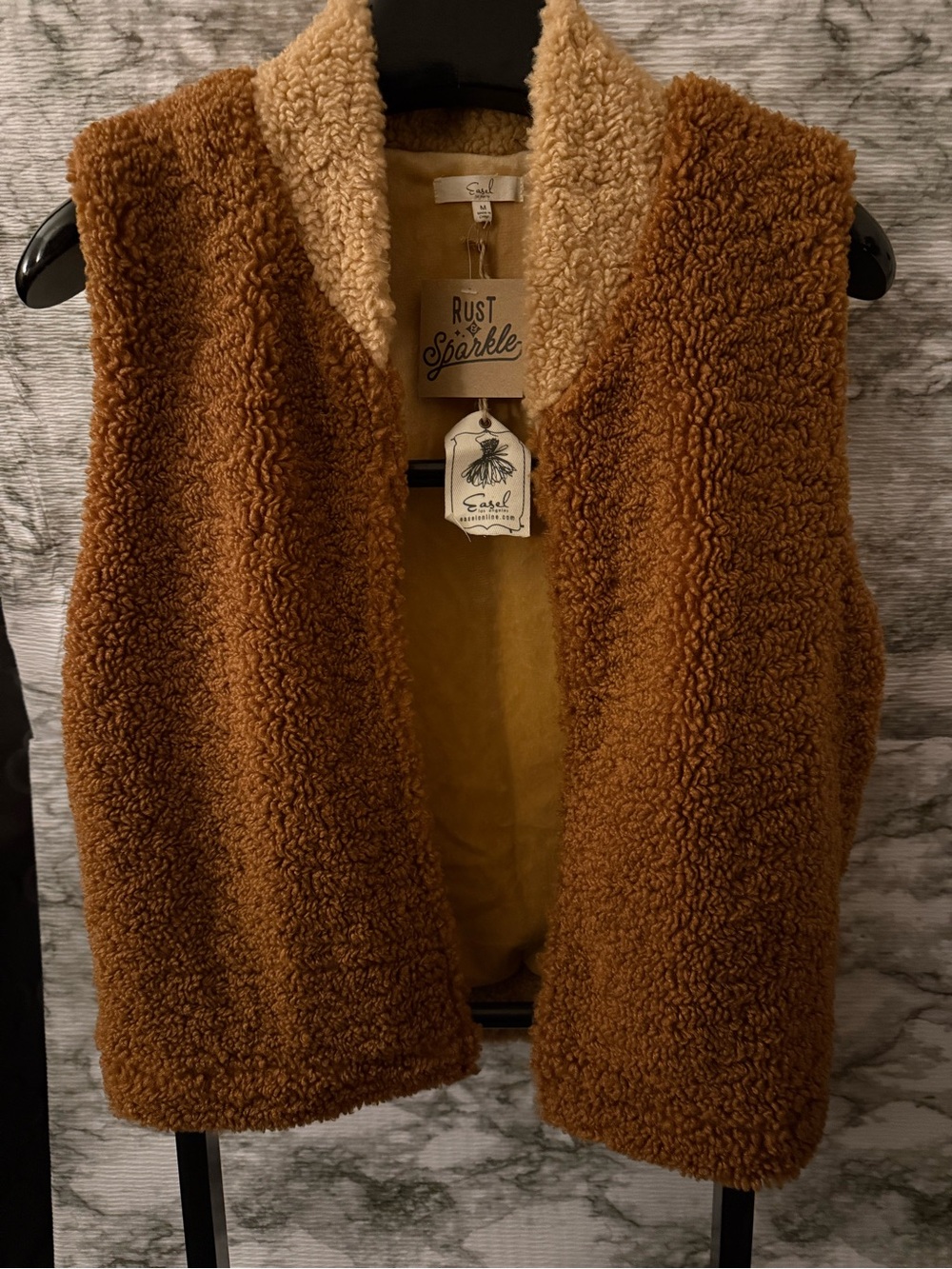 NWT easel Los Angeles Sherpa vest brown/tan women’s size medium